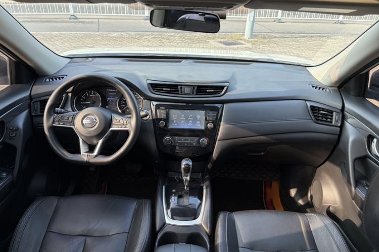 Used Nissan X-Trail 2017 2.0L CVT Comfort Edition 2WD Interior 4