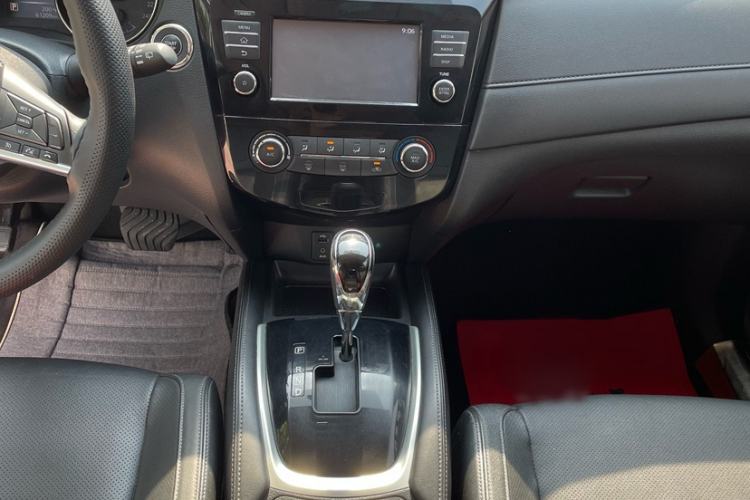Used Nissan X-Trail 2017 2.0L CVT Comfort Edition 2WD Interior 5