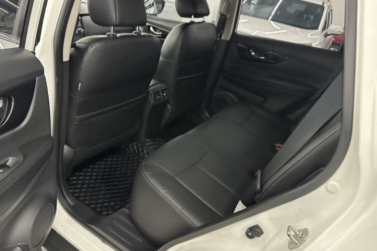 Used Nissan X-Trail 2017 2.5L CVT Luxury Edition 4WD Interior 5