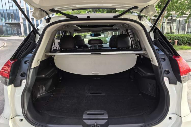 Used Nissan X-Trail 2017 2.0L CVT Comfort Edition 2WD Interior 6