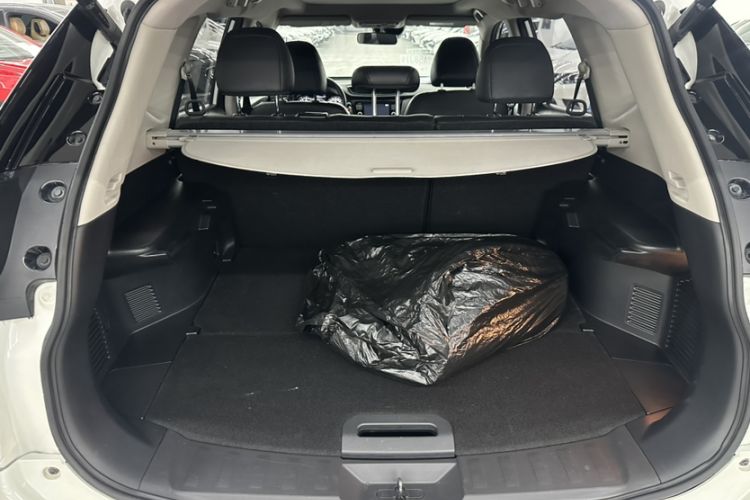 Used Nissan X-Trail 2017 2.5L CVT Luxury Edition 4WD Interior 6