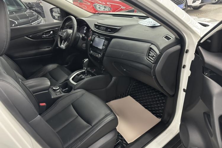 Used Nissan X-Trail 2017 2.5L CVT Luxury Edition 4WD Interior 7