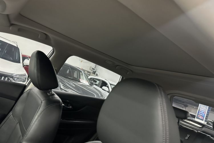 Used Nissan X-Trail 2017 2.5L CVT Luxury Edition 4WD Interior 9