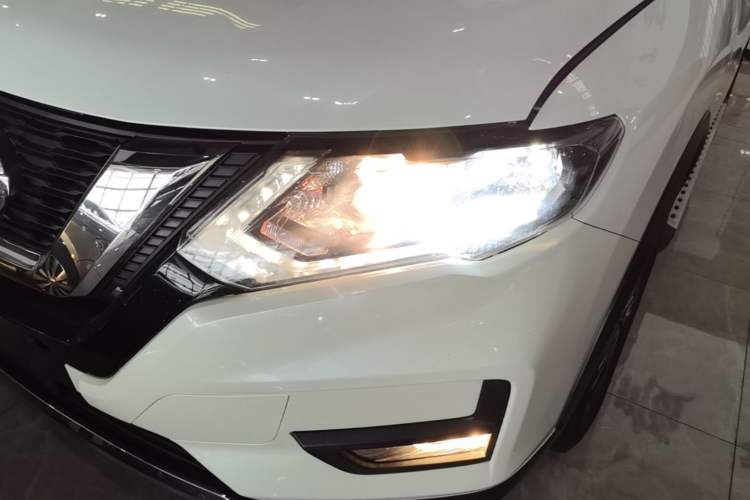 Used Nissan X-Trail 2017 2.5L CVT Luxury Edition 4WD Left Front Headlight