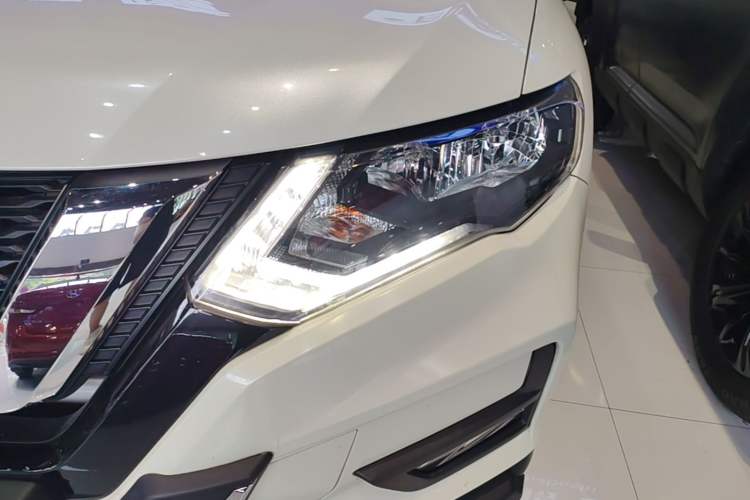 Used Nissan X-Trail 2017 2.0L CVT 7-Seater Comfort Edition 2WD Left Front Headlight