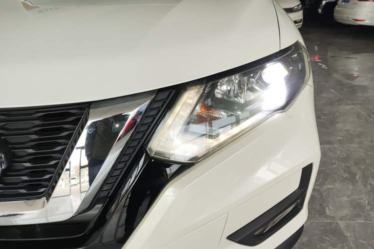 Used Nissan X-Trail 2017 2.5L CVT Luxury Edition 4WD Left Front Headlight