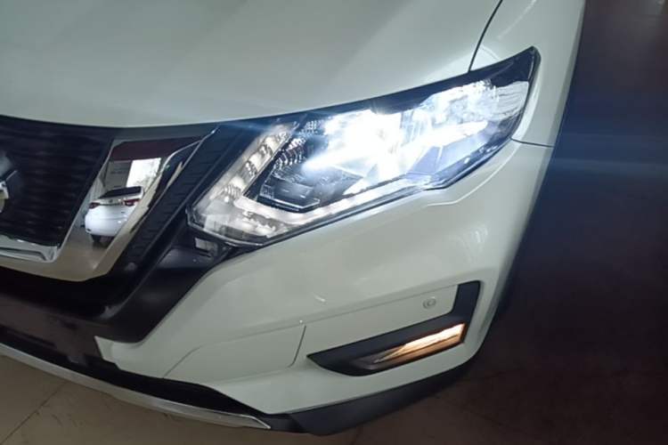 Used Nissan X-Trail 2017 2.5L CVT Leading Edition 4WD Left Front Headlight