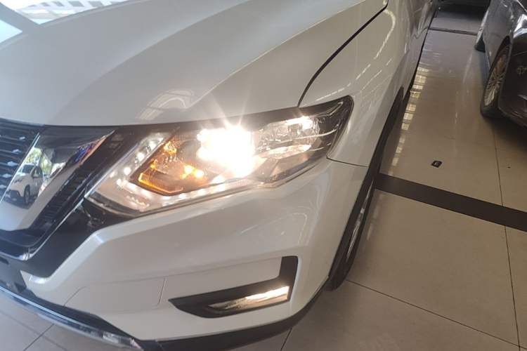 Used Nissan X-Trail 2017 2.0L CVT Comfort Edition 2WD Left Front Headlight