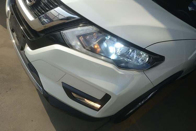 Used Nissan X-Trail 2017 2.0L CVT Comfort Edition 2WD Left Front Headlight
