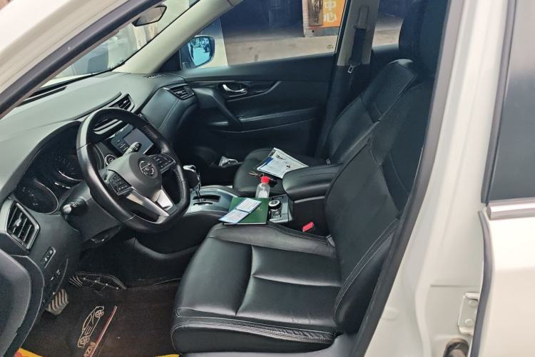 Used Nissan X-Trail 2017 2.5L CVT Luxury Edition 4WD Left Front Seat