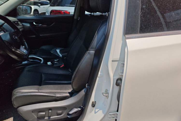 Used Nissan X-Trail 2017 2.5L CVT Luxury Edition 4WD Left Front Seat