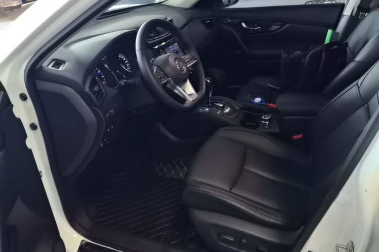 Used Nissan X-Trail 2017 2.5L CVT Luxury Edition 4WD Left Front Seat
