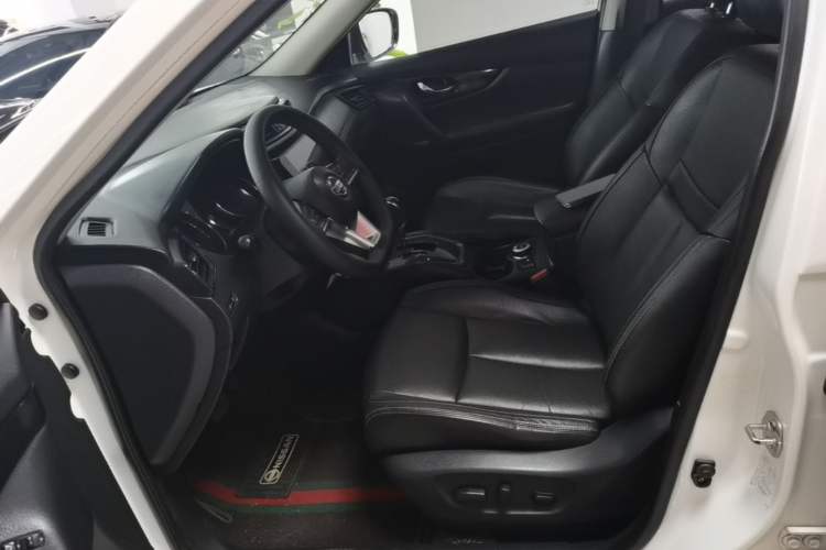 Used Nissan X-Trail 2017 2.5L CVT Luxury Edition 4WD Left Front Seat