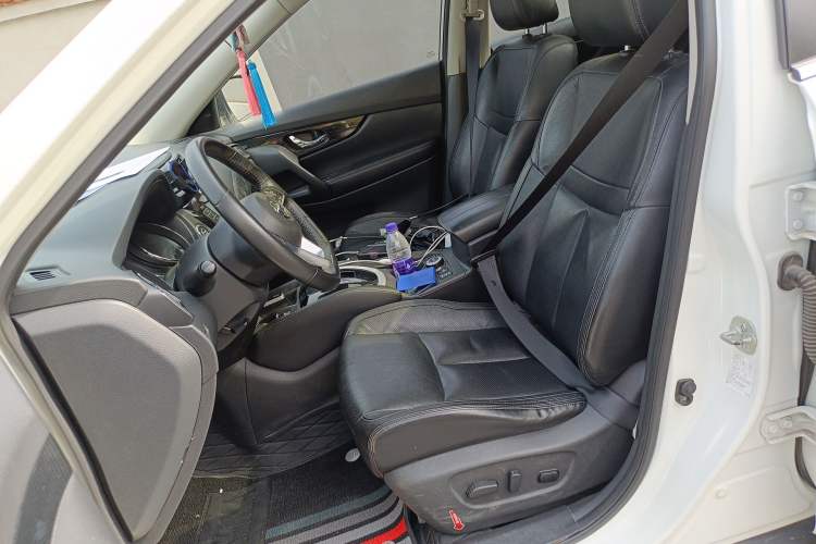Used Nissan X-Trail 2017 2.5L CVT Luxury Edition 4WD Left Front Seat