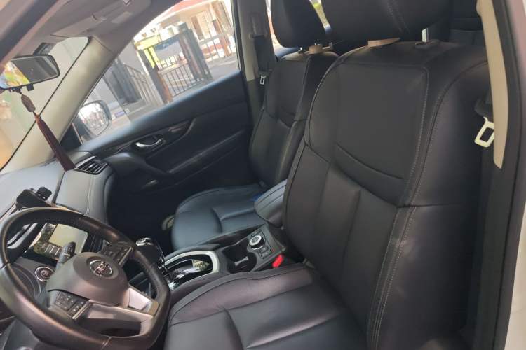 Used Nissan X-Trail 2017 2.5L CVT Luxury Edition 4WD Left Front Seat