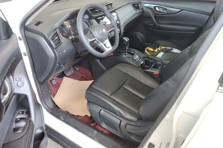 Used Nissan X-Trail 2017 2.0L CVT 7-Seater Comfort Edition 2WD Left Front Seat