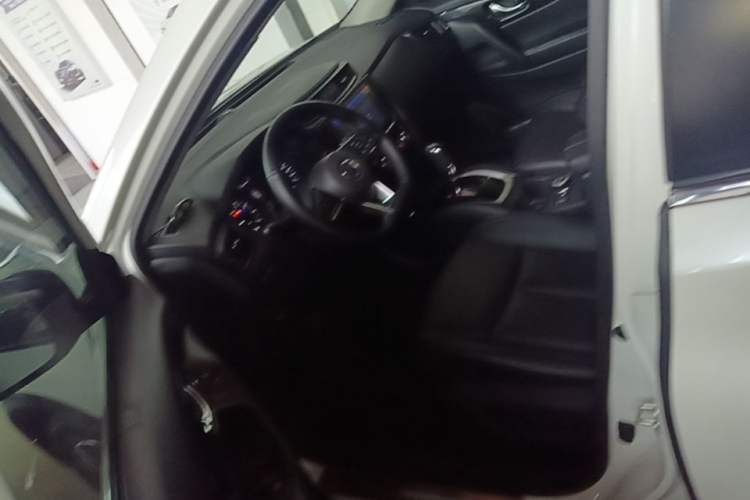 Used Nissan X-Trail 2017 2.5L CVT Leading Edition 4WD Left Front Seat