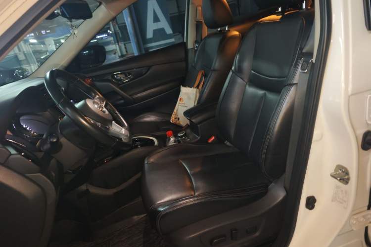 Used Nissan X-Trail 2017 2.5L CVT Luxury Edition 4WD Left Front Seat