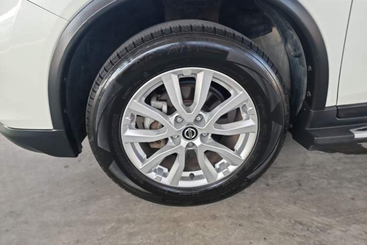 Used Nissan X-Trail 2017 2.0L CVT Comfort Edition 2WD Left Front Wheel Hub