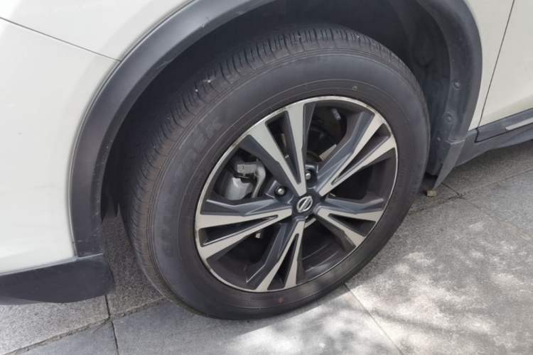 Used Nissan X-Trail 2017 2.5L CVT Luxury Edition 4WD Left Front Wheel Hub