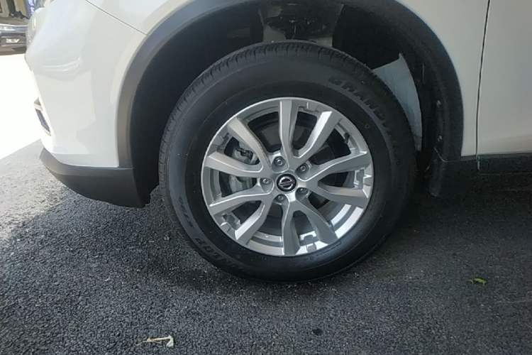 Used Nissan X-Trail 2017 2.0L CVT Comfort Edition 2WD Left Front Wheel Hub