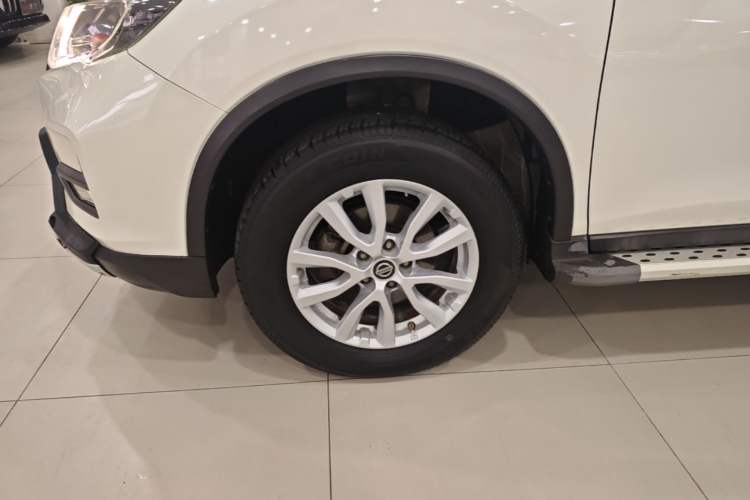 Used Nissan X-Trail 2017 2.0L CVT Comfort Edition 2WD Left Front Wheel Hub