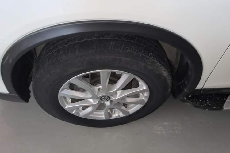 Used Nissan X-Trail 2017 2.0L CVT Comfort Edition 2WD Left Front Wheel Hub