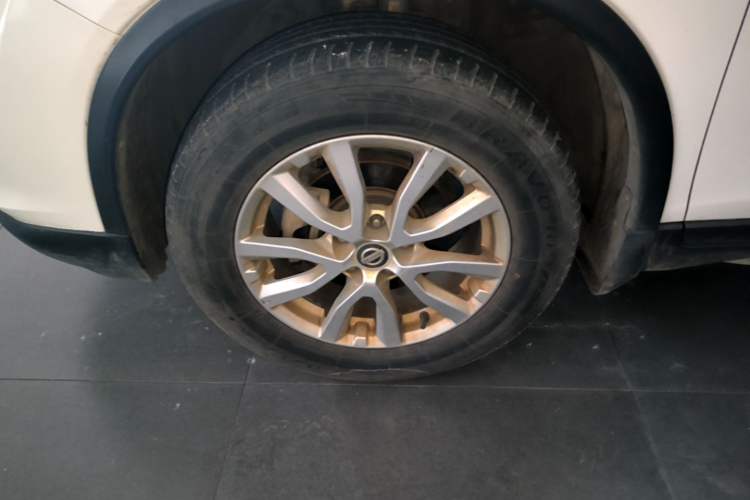 Used Nissan X-Trail 2017 2.0L CVT Comfort Edition 2WD Left Front Wheel Hub