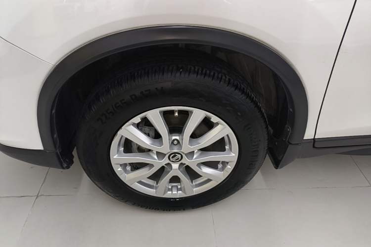 Used Nissan X-Trail 2017 2.0L CVT Comfort Edition 2WD Left Front Wheel Hub