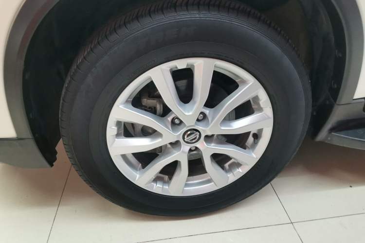 Used Nissan X-Trail 2017 2.0L CVT Comfort Edition 2WD Left Front Wheel Hub