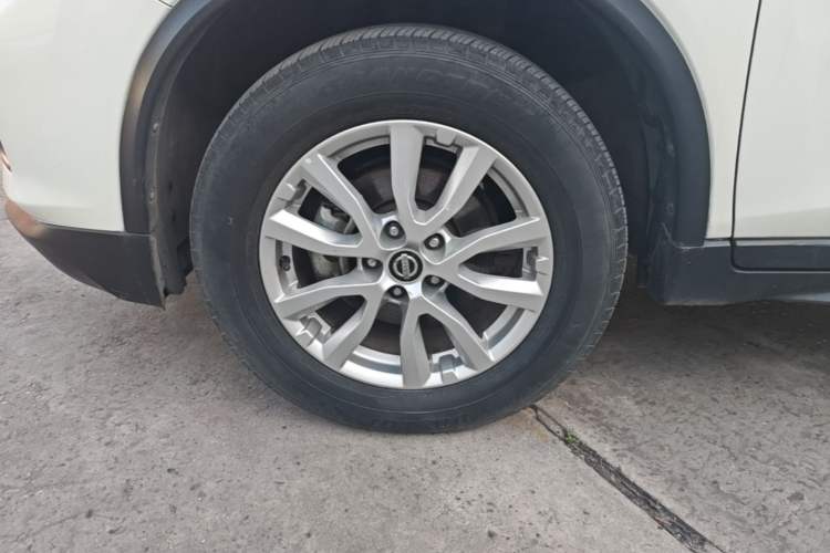 Used Nissan X-Trail 2017 2.0L CVT Comfort Edition 2WD Left Front Wheel Hub