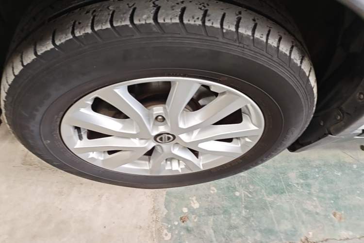 Used Nissan X-Trail 2017 2.0L CVT Comfort Edition 2WD Left Front Wheel Hub