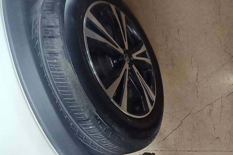 Used Nissan X-Trail 2017 2.5L CVT Leading Edition 4WD Left Front Wheel Hub