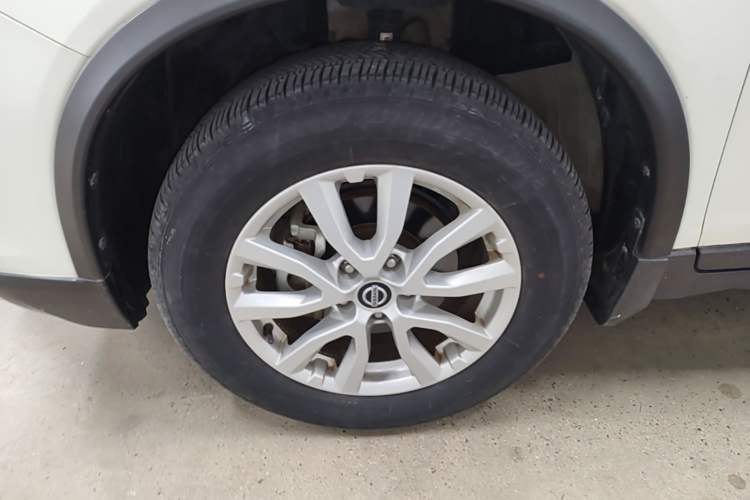 Used Nissan X-Trail 2017 2.0L CVT Comfort Edition 2WD Left Front Wheel Hub
