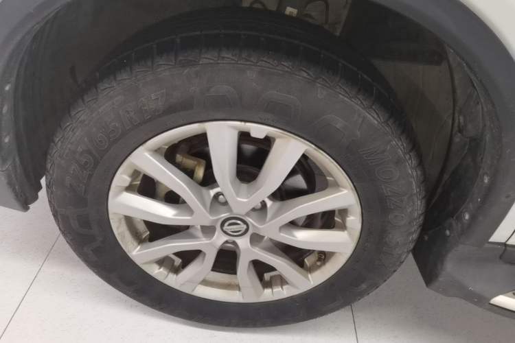 Used Nissan X-Trail 2017 2.0L CVT Comfort Edition 2WD Left Front Wheel Hub