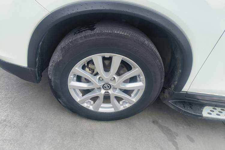 Used Nissan X-Trail 2017 2.0L CVT Comfort Edition 2WD Left Front Wheel Hub