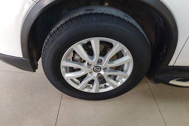 Used Nissan X-Trail 2017 2.0L CVT Comfort Edition 2WD Left Front Wheel Hub