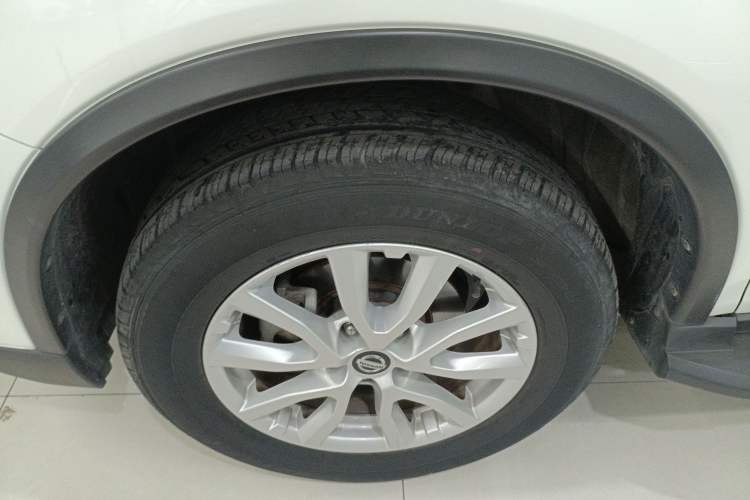 Used Nissan X-Trail 2017 2.0L CVT Comfort Edition 2WD Left Front Wheel Hub