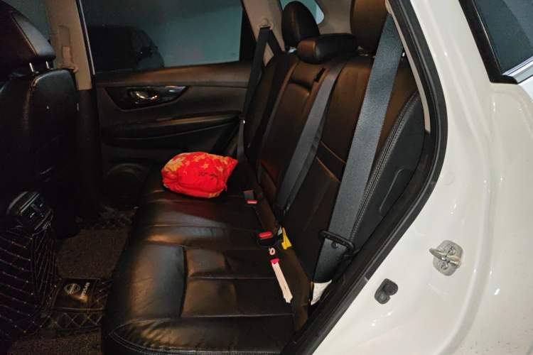 Used Nissan X-Trail 2017 2.5L CVT Leading Edition 4WD Left Rear Seat