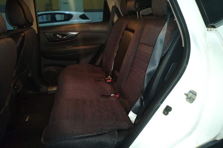 Used Nissan X-Trail 2017 2.0L CVT Comfort Edition 2WD Left Rear Seat