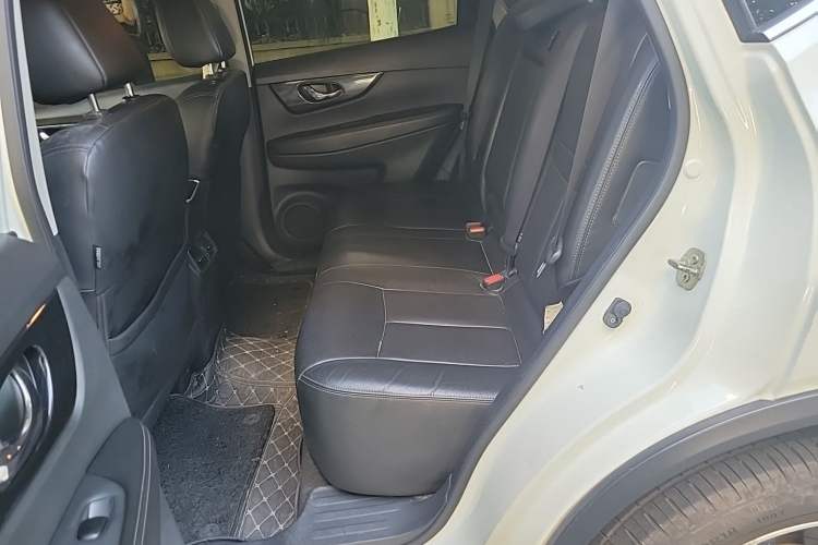 Used Nissan X-Trail 2017 2.5L CVT Leading Edition 4WD Left Rear Seat