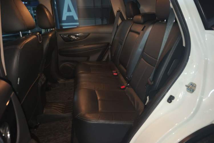 Used Nissan X-Trail 2017 2.5L CVT Luxury Edition 4WD Left Rear Seat