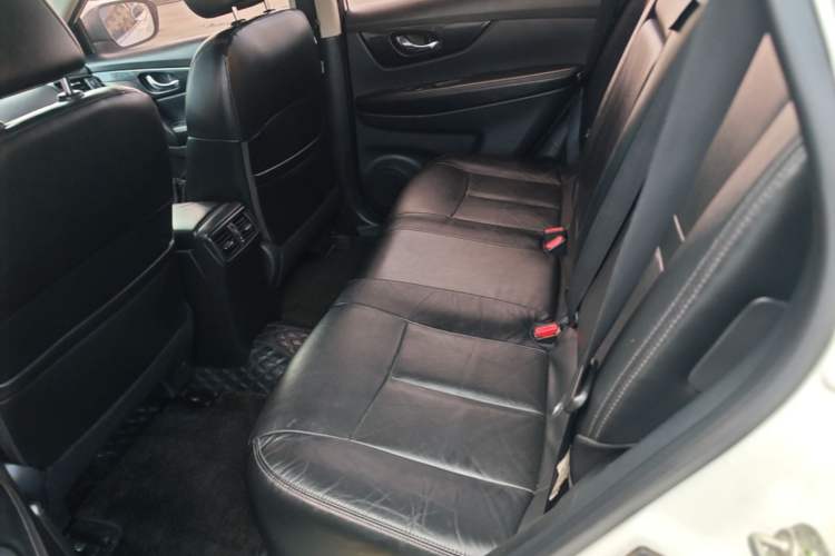 Used Nissan X-Trail 2017 2.5L CVT Leading Edition 4WD Left Rear Seat