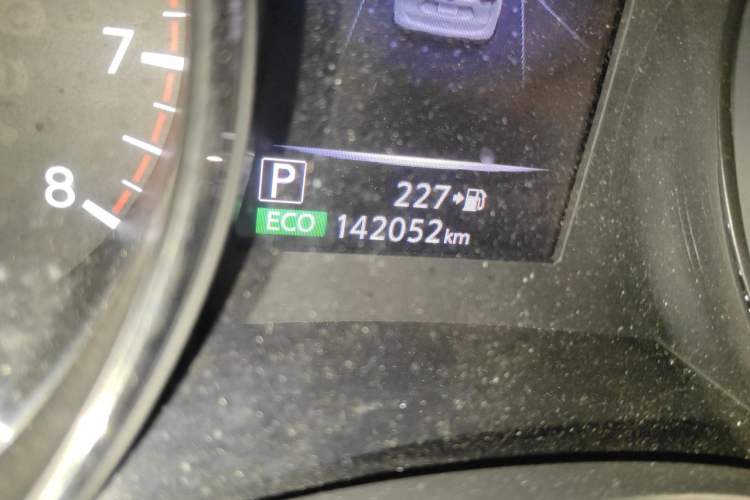 Used Nissan X-Trail 2017 2.5L CVT Luxury Edition 4WD Odometer Close Up
