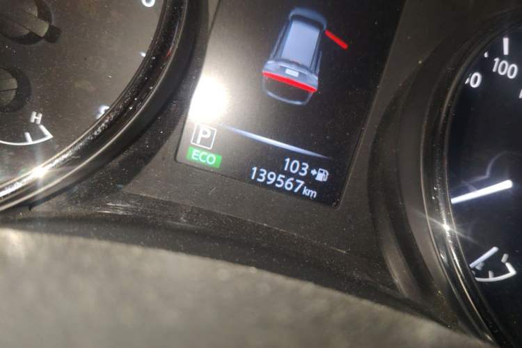 Used Nissan X-Trail 2017 2.0L CVT Comfort Edition 2WD Odometer Close Up