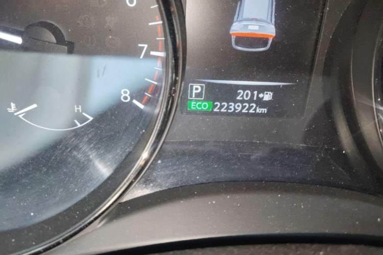 Used Nissan X-Trail 2017 2.5L CVT Luxury Edition 4WD Odometer Close Up