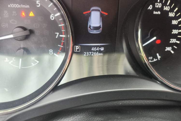 Used Nissan X-Trail 2017 2.5L CVT Luxury Edition 4WD Odometer Close Up