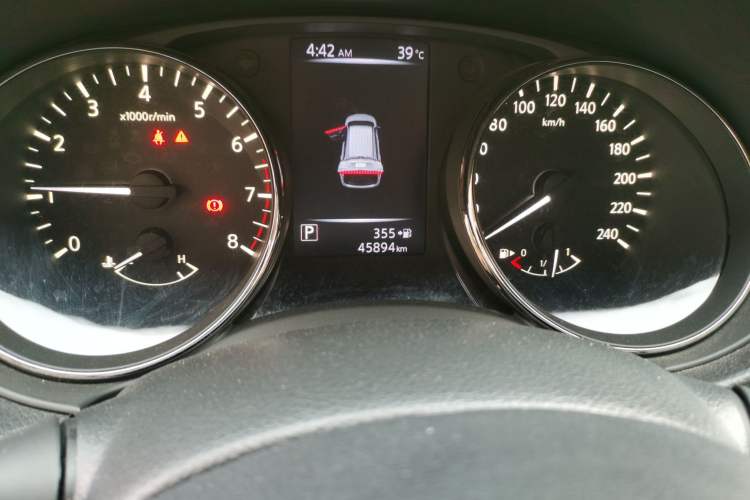 Used Nissan X-Trail 2017 2.0L CVT Comfort Edition 2WD Odometer Close Up