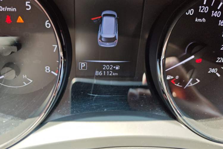 Used Nissan X-Trail 2017 2.5L CVT Luxury Edition 4WD Odometer Close Up