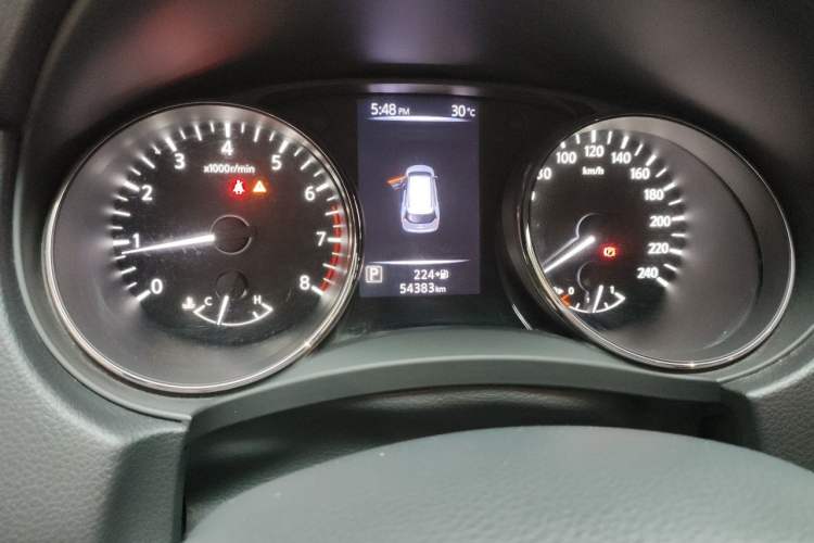 Used Nissan X-Trail 2017 2.0L CVT Comfort Edition 2WD Odometer Close Up